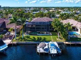 Tropical waterfront paradise with gulf access, heated infinity pool and spa - Villa Southern Shores