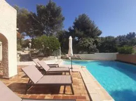 Villa avec grande piscine plage et port de Sanary à pieds