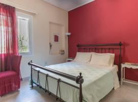 Casa Bonita, House with Private Entrance and Garden, between center and sea, hotel in Athens