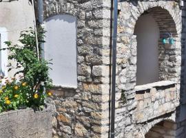 House Stone house Mia casa, hotel en Stari Grad