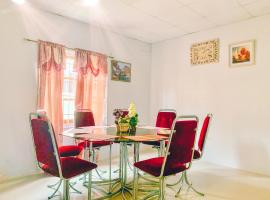 Apartment at Trincity Central Road, feriebolig i Port-of-Spain