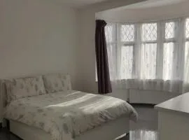 Stunning Double Room in Harrow Wembley - Khoob House