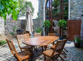 Charming house in Sint Jansrade with private pool and sauna, cabana o cottage a Aubel