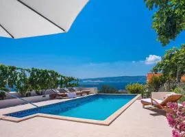 Villa Dasianda - only 90 m from the beach, private 30msq heated pool