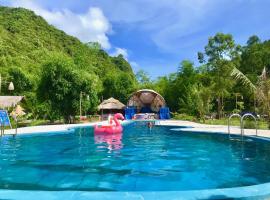 Woodstock Jungle Camp, hotel poblíž významného místa Cat Ba National Park, Cát Bà