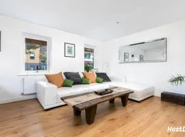 Elephant Court - Comfortable, spacious house with parking