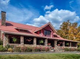 Hilltop Manor B&B, hotel with hot tubs in Hot Springs