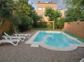 Casa con piscina 1872 Fortià-Terraube, hotel a Fortià