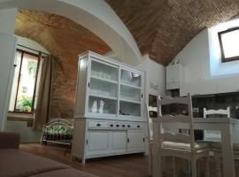 Borgo San Sisto Apartment: Spello'da bir otoparklı otel