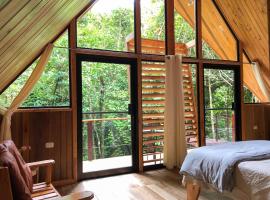 Tityra Lodge, chalet de montaña en Monteverde