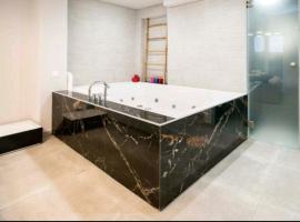 Romantic Jacuzzi Apartment