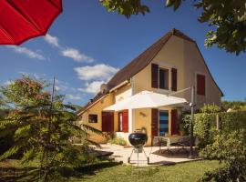 Beautiful holiday home near the forest、カルサック・アイヤックのホテル