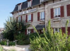 RELAIS DU TAURION, hotel v destinaci Saint-Priest-Taurion