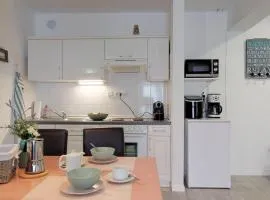 MIRTA apartment by the sea & park