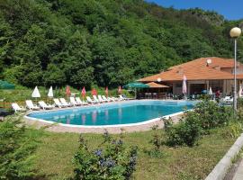Orlova skala holiday village, hotel Etropoléban