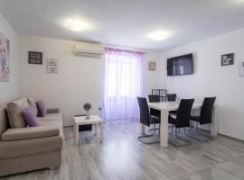 Private Holliday Apartment by Pag tours, hotel em Pag