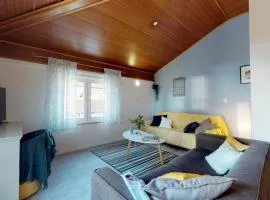 LORA deluxe SUPERIOR 5 star apartment, your piece of heaven by the sea & park with sea & park view