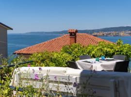 Muggia Uphill B&B, gistiheimili í Múggia