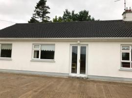 Drumcoura Bungalow, hotel en Leitrim