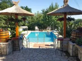 VILA PEKEČ