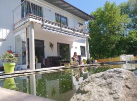 Casa Bianka, hotel con estacionamiento en Fridolfing