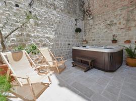 Villa Kudelik - Stone Story, hotel with jacuzzis in Trogir