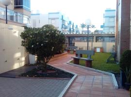 LINDO AP CAPAO NOVO, hotel with parking in Capão da Canoa