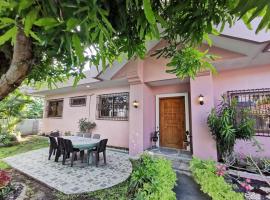 Magayon Pink House, ваканционно жилище в Легазпи