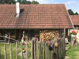 Getreidekasten auf einer Lamafarm