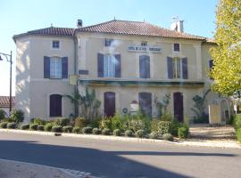 Hôtel de La Paix, hotel v destinácii Saint-Séverin