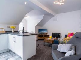 Station Loft, holiday home in Deganwy