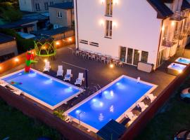 Pod Winogronem - Apartamenty z basenem i wyżywieniem, hotel a Pobierowo