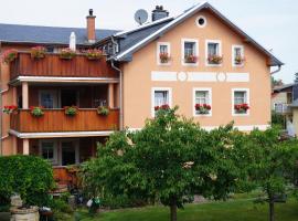 Ferienwohnung am Dorfplatz, ξενοδοχείο σε Kurort Gohrisch