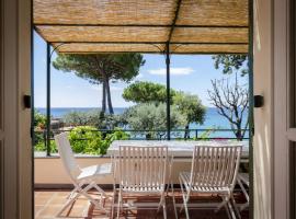 JOIVY Villa with Splendid View and Private Garden in Mulinetti, apartment in Recco