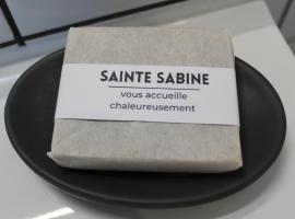 Sainte Sabine en Dordogne، فندق في Castels