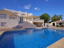 Casas Abiar Villa Sleeps 4 with Pool and Free WiFi, hotell i Casas Abiar