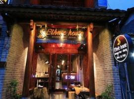 Ethnic House Lounge bar & hostel, atostogų būstas mieste Dong Vanas