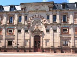 F2 Aux pieds des Thermes 3 étoiles, ξενοδοχείο σε Luxeuil-les-Bains