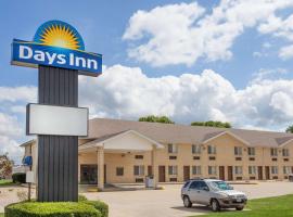 Days Inn by Wyndham Charleston, motel a Charleston