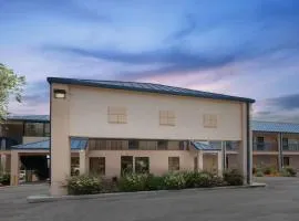 Super 8 by Wyndham Hattiesburg South