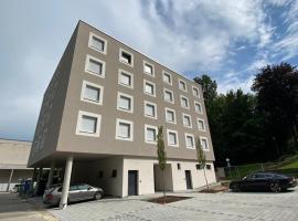 a2 HOTELS Wernau am Quadrium، فندق مع موقف سيارات في Wernau