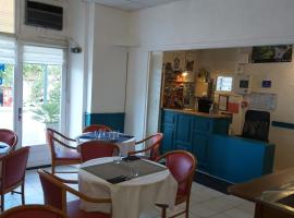 Hôtel Le Provençal, hotel v destinaci Le Cheylard