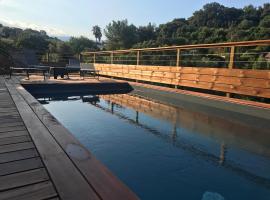 Between the Mountains and the Sea Villa w pool, hotel com estacionamento em Cauro