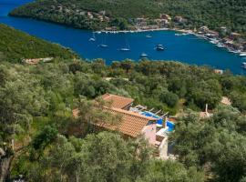 SivotaBayVillas Lefkada - 3 bedrooms villas with sea view & private pool, hotel pogodan za kućne ljubimce u gradu Sivtoa