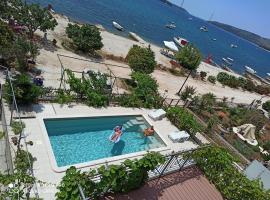 Apartments Gina, hotel sa Trogir
