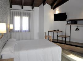 Hostal Restaurante Villa de Brihuega, ξενοδοχείο που δέχεται κατοικίδια σε Brihuega