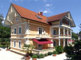 Seevilla Wienerroither, hotel para golfe em Pörtschach am Wörthersee