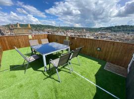 Bath Roof Terrace Apartment, City Centre, Sleeps up to 8, apartment in Bath