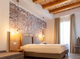 epOche Hotel Zanella 1889, hotell i Nago-Torbole