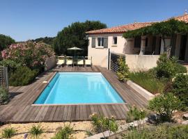 Cozy Villa in Caunes Minervois with Swimming Pool, hotel in Caunes-Minervois